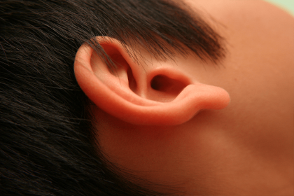 右边耳朵耳鸣代表什么原因,右边耳朵耳鸣代表什么