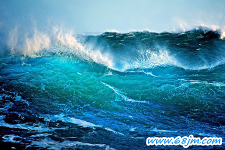 梦见海浪、海水、波涛、波浪、大浪、巨浪是什么意思？
