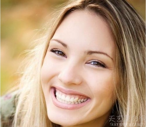 女人门牙大面相的说法  门牙大而整齐紧密的女人健康长寿
